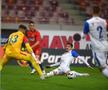 Sergiu Buș (28 de ani) a ratat o șansă rarisimă în minutul 29 al partidei dintre FCSB și FC Botoșani.

FOTO: Raed Krishan