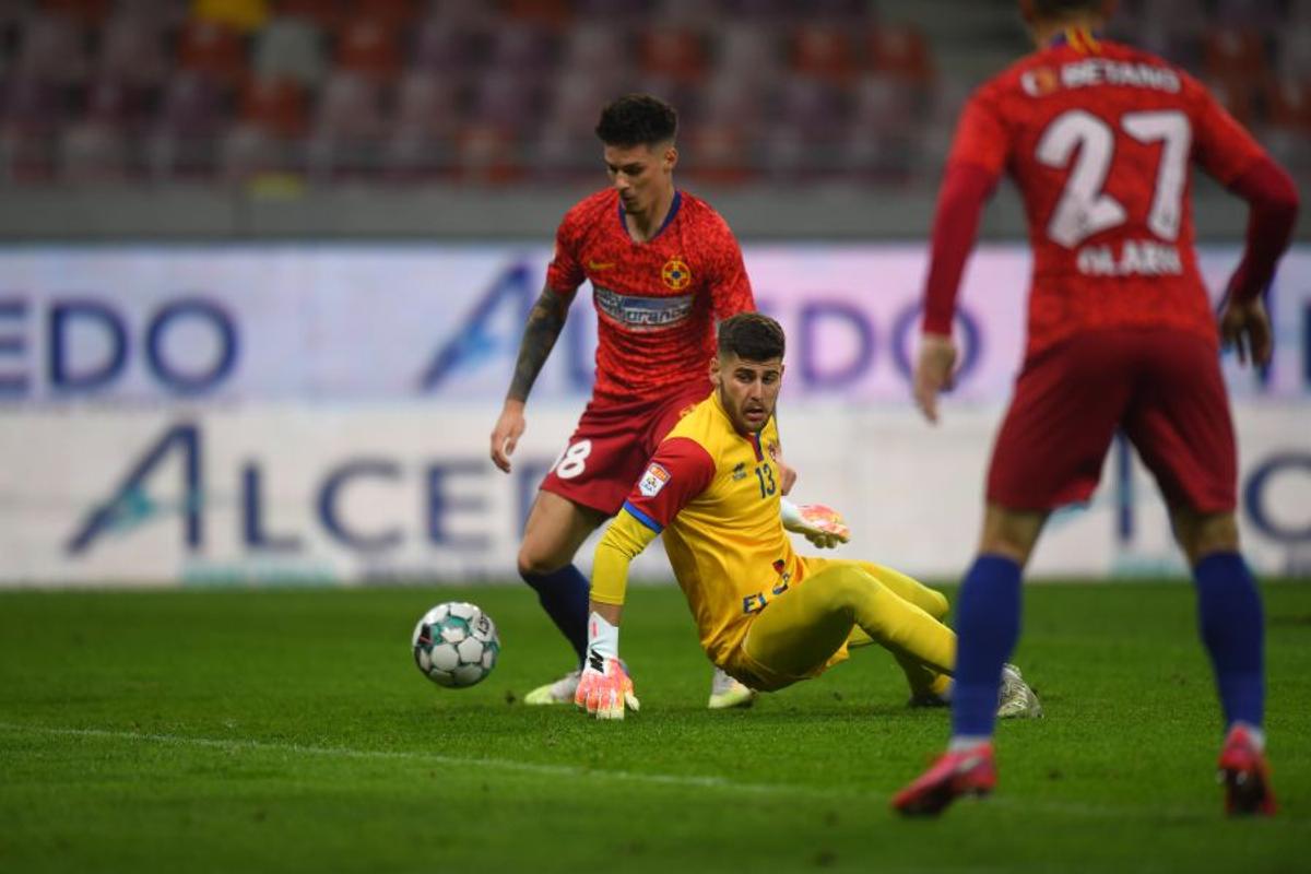 VIDEO+FOTO Sergiu Buș, ratare incredibilă în FCSB - FC Botoșani » Man l-a salvat pe respingere