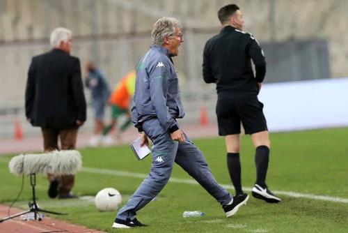 Ladislau Boloni (gri), antrenor Panathinaikos // foto: Facebook @ Panathinaikos FC