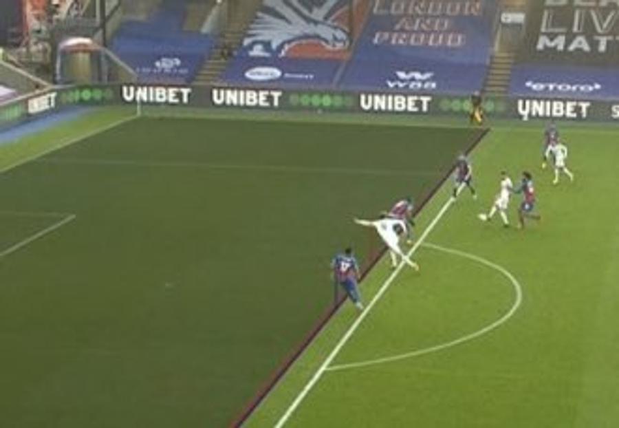 foto: Twitter @ khanUR199 VIDEO + FOTO Englezii, scandalizați de anularea unui gol după un ofsaid văzut doar de VAR: „Cea mai proastă decizie din istoria fotbalului”