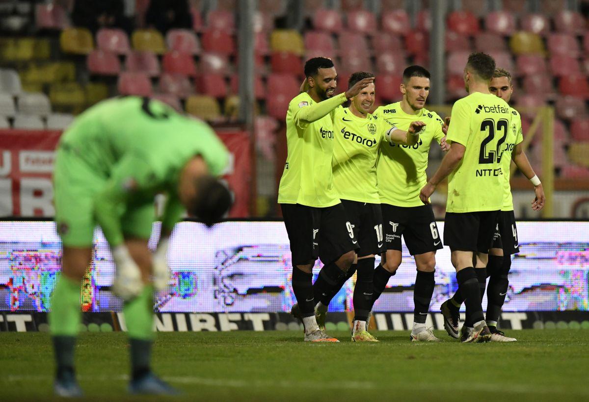 Jucătorii lui Dinamo, prestație de coșmar cu CFR Cluj! Sorescu și încă un dinamovist au fost cei mai slabi