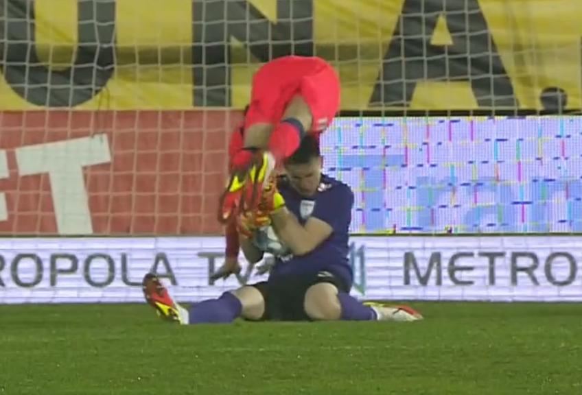 Constantin Budescu (32 de ani) a avut un clinci violent cu portarul Mihai Popa (21 de ani) în minutul 12 al meciului dintre FC Voluntari și FCSB.