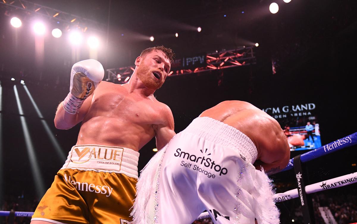 „Canelo” Alvarez a făcut istorie » E primul campion absolut la mijlocie după victoria prin KO contra lui Caleb Plant