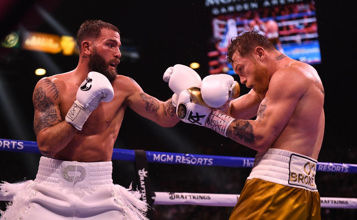 „Canelo” Alvarez a făcut istorie » E primul campion absolut la mijlocie după victoria prin KO contra lui Caleb Plant