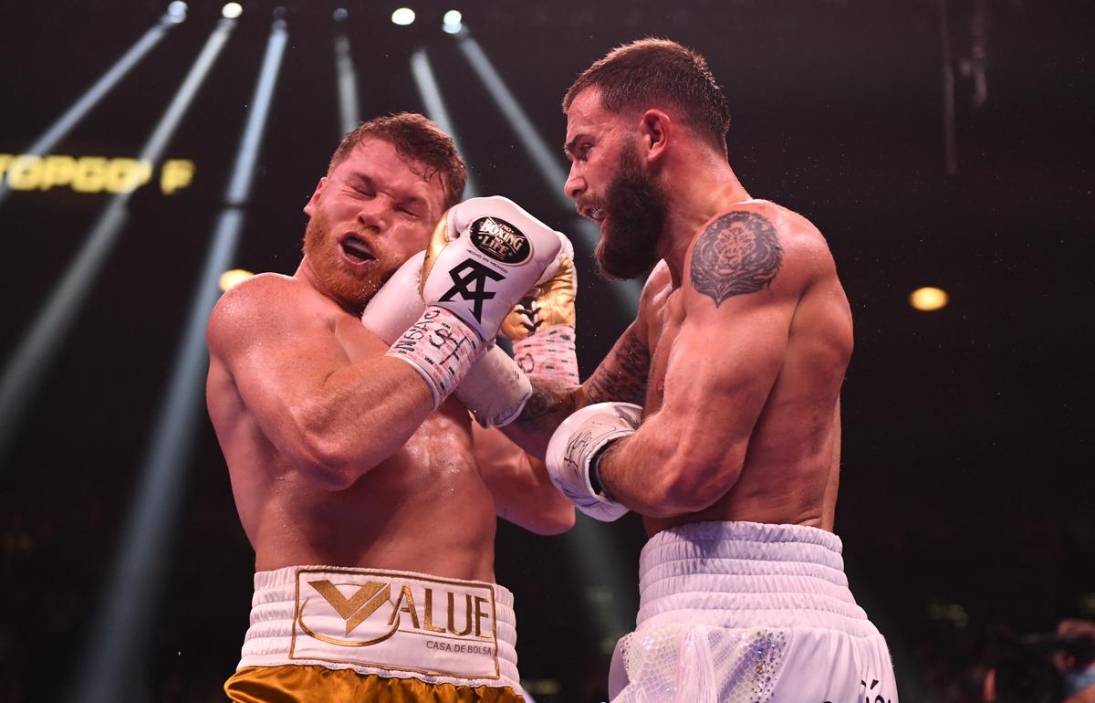 „Canelo” Alvarez a făcut istorie » E primul campion absolut la mijlocie după victoria prin KO contra lui Caleb Plant