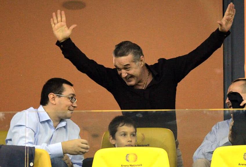 Victor Ponta, la un meci jucat pe Arena Națională