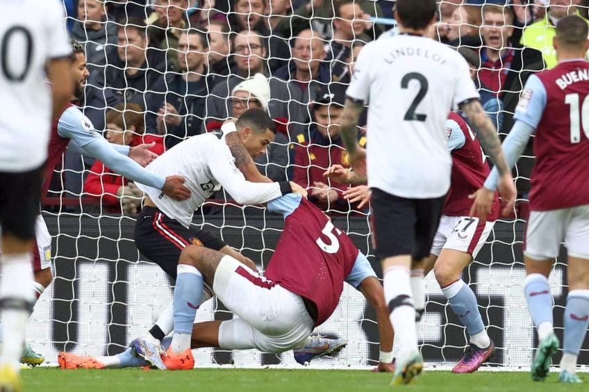 Cristiano Ronaldo, în duel cu Tyron Mings/ foto Imago Images