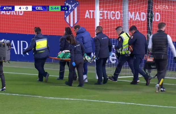 Șoc la Madrid! A leșinat din senin în finalul meciului și a fost scos pe targă de pe teren