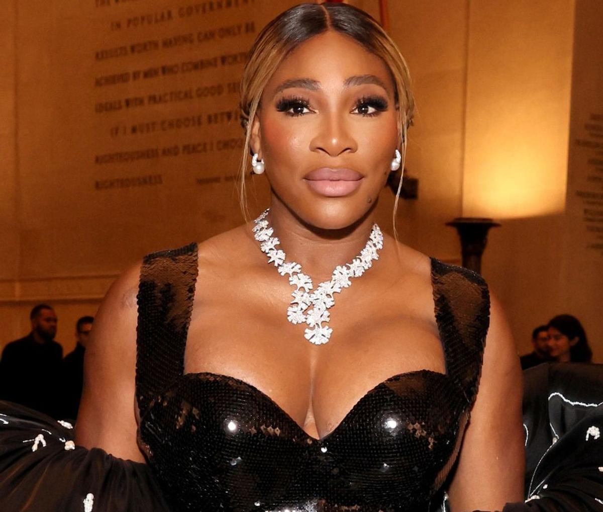 Pe urmele lui Beyonce și Rihanna » „Fashion icon” Serena Williams a atras toate privirile noaptea trecută la gala din New York, cu un decolteu generos