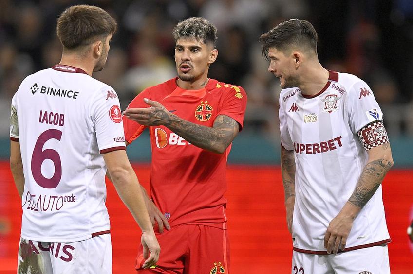 Florinel Coman, în centru, în FCSB - Rapid // foto: GSP