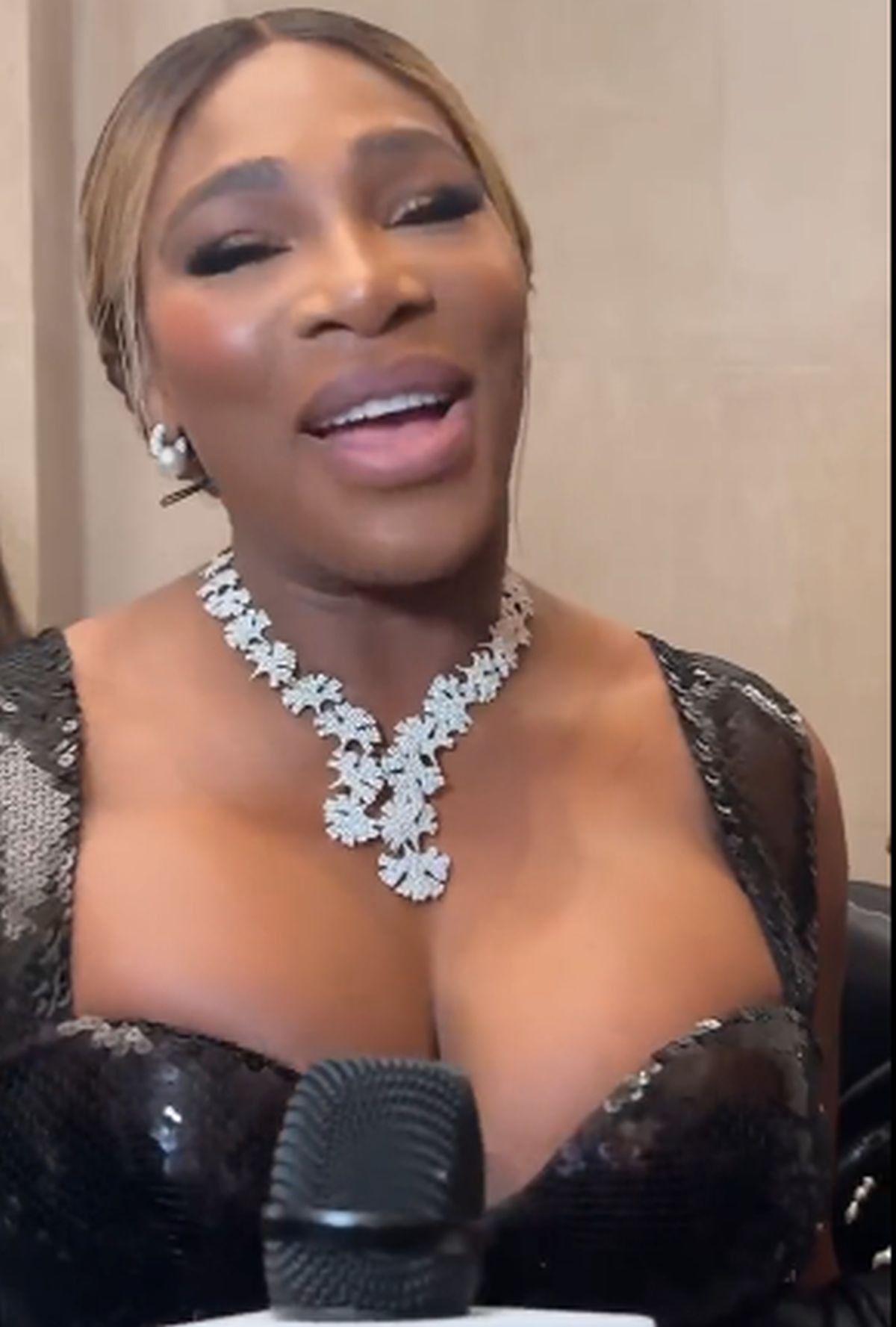 Pe urmele lui Beyonce și Rihanna » „Fashion icon” Serena Williams a atras toate privirile noaptea trecută la gala din New York, cu un decolteu generos