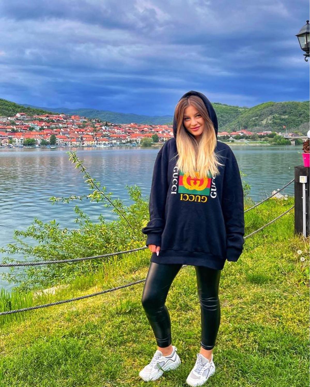 Fosta vedetă din Superliga se distrează cu iubita în Dubai! Francesca a lăsat România, unde era vedetă TV, și s-a mutat cu el în Emiratele Arabe Unite