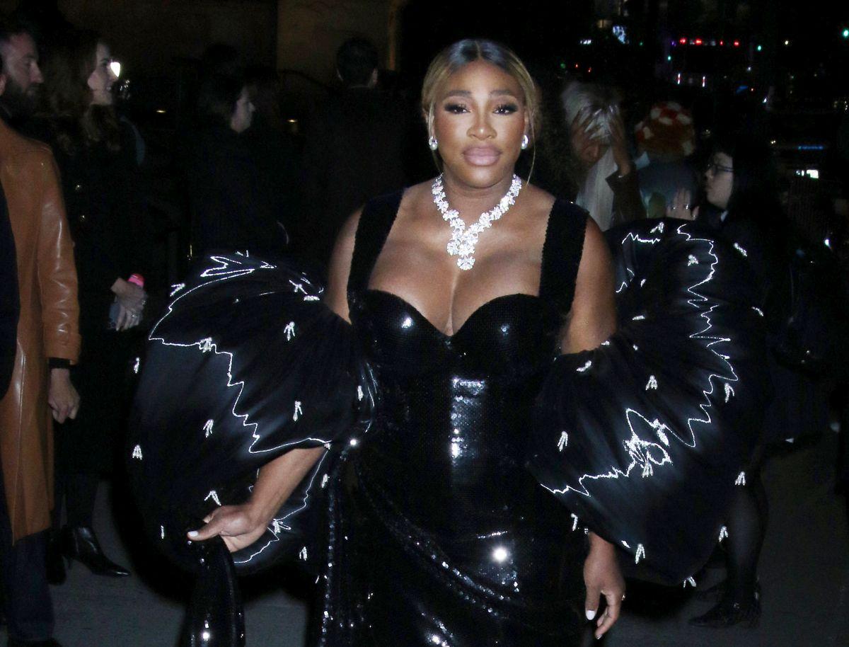 Pe urmele lui Beyonce și Rihanna » „Fashion icon” Serena Williams a atras toate privirile noaptea trecută la gala din New York, cu un decolteu generos