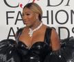 Pe urmele lui Beyonce și Rihanna » „Fashion icon” Serena Williams a atras toate privirile noaptea trecută la gala din New York, cu un decolteu generos