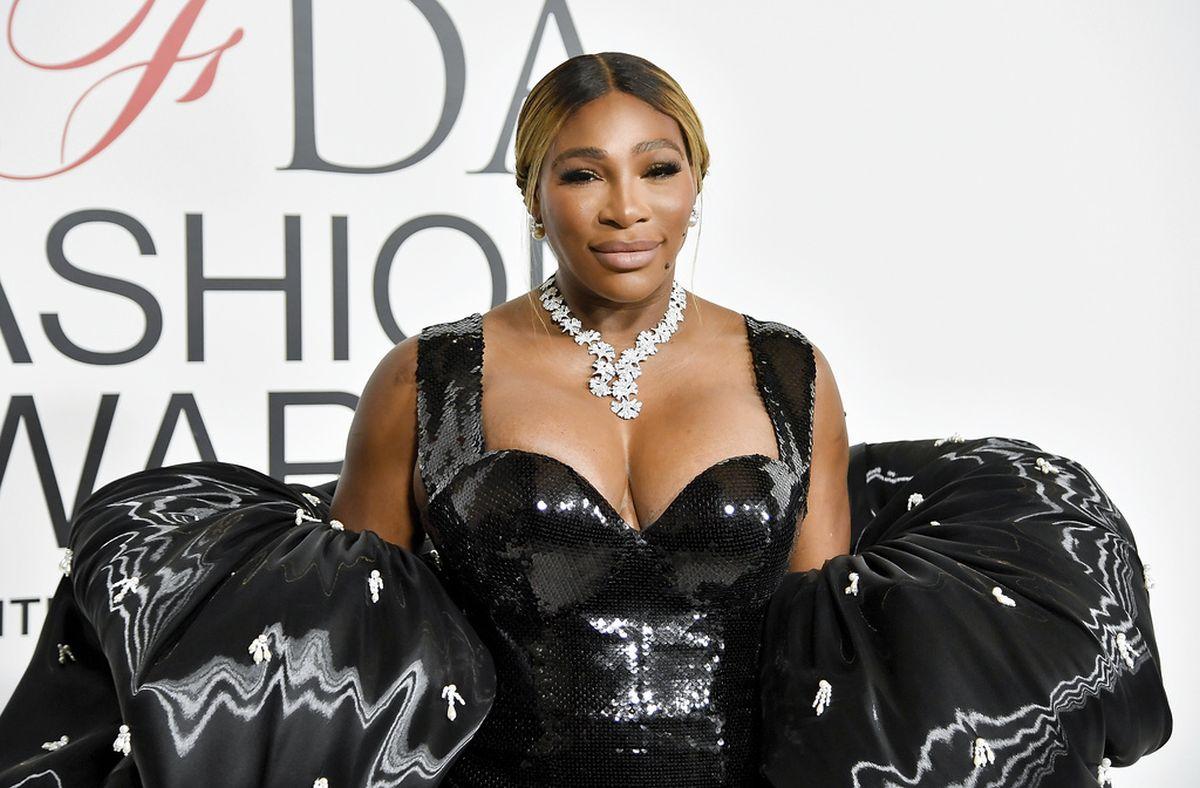 Pe urmele lui Beyonce și Rihanna » „Fashion icon” Serena Williams a atras toate privirile noaptea trecută la gala din New York, cu un decolteu generos