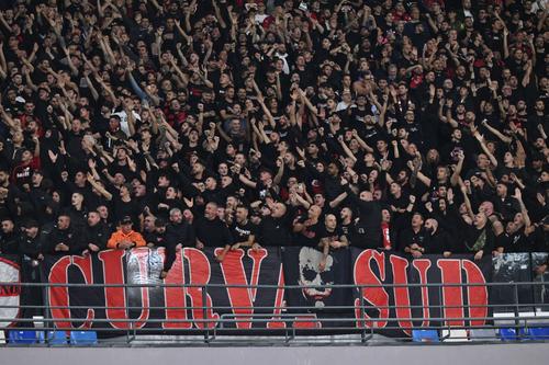 Fanaticii ultrași ai lui Milan din Curva Sud Foto: Imago