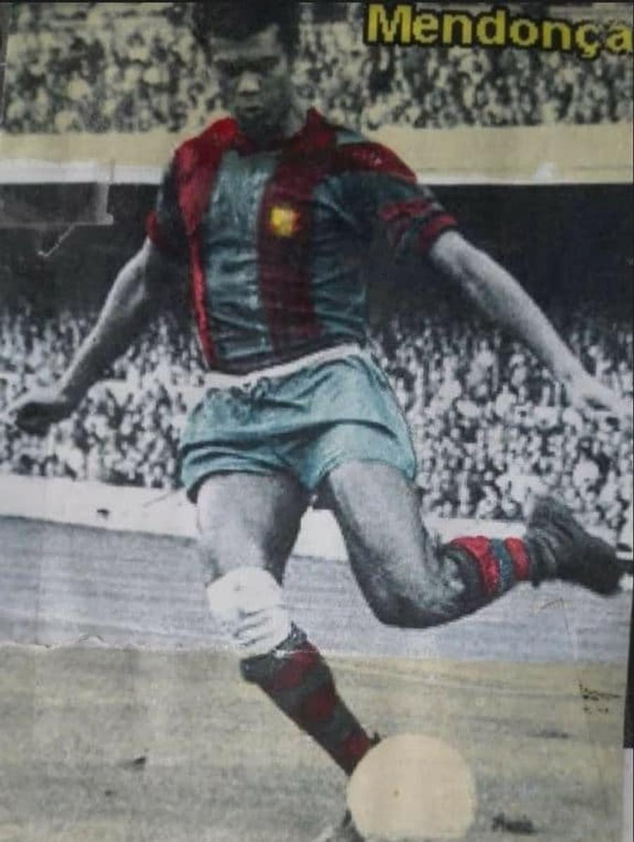 Jorge Mendonca în perioada în care juca la Barcelona Un fost fotbalist la Atletico Madrid și Barcelona șochează: interzis în echipă, amenințat cu pușca și arestat pentru că era Martor al lui Iehova