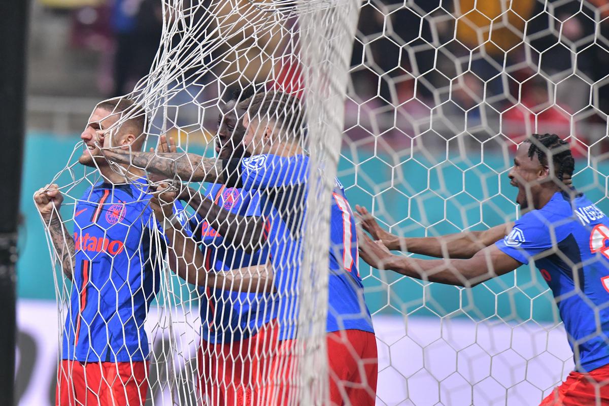 Ce a fost asta?! Daniel Bîrligea a înscris la OPT secunde de la reluare o nebunie de gol, cu pieptul!