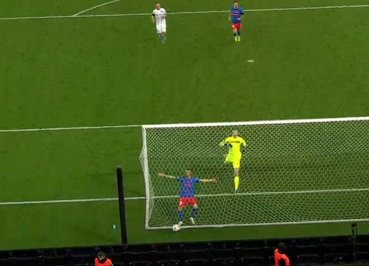 Ce a fost asta?! Daniel Bîrligea a înscris la OPT secunde de la reluare o nebunie de gol, cu pieptul!