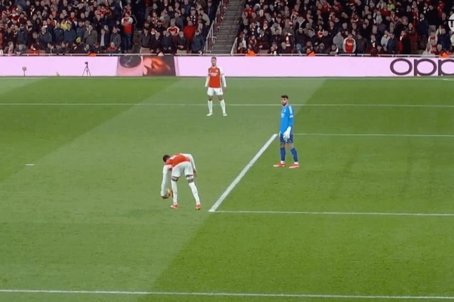 Gabriel comite o gafă asemănătoare în Arsenal - Bayern 2-2 / Foto: captură Gafa din Liga Campionilor l-a șocat și pe antrenor: „E cea mai mare greșeală la care am fost martor vreodată”