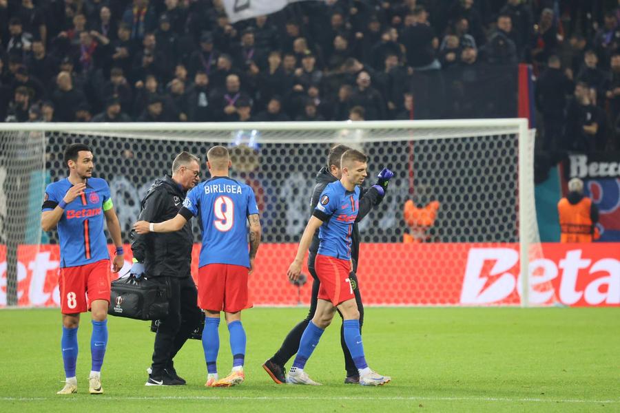 Florin Tănase, accidentat în FCSB - Midtjylland FCSB - Midtjylland 2-0: Basm de Andersen cu Tănase și Bîrligea » Campioana i-a răpus pe danezi prin două goluri antologice. Clasamentul în Europa League