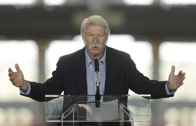 10 episoade cu Bela Karolyi, antrenorul Nadiei Comăneci, care a decedat noaptea trecută: de la bătăile crunte aplicate sportivelor până la „clientul” Securității lui Ceaușescu