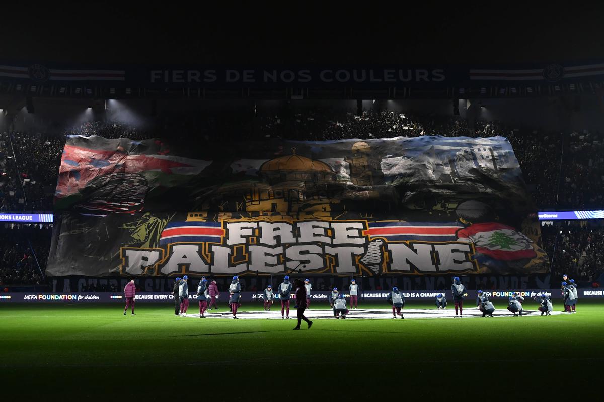 Ultrașii lui PSG au afișat o scenografie cu mesaj politic înainte de meciul cu Atletico Madrid: „Palestina Liberă”