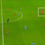 Drăgușin îl calcă pe Icardi, fault pentru care a primit „galben”, doar că arbitrul a lăsat avantaj