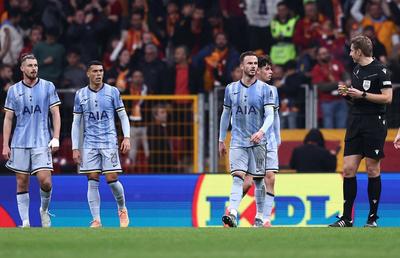 Drăgușin, eroare imensă în meciul cu Galatasaray. Spectacol cu 5 goluri în meciul din Europa League