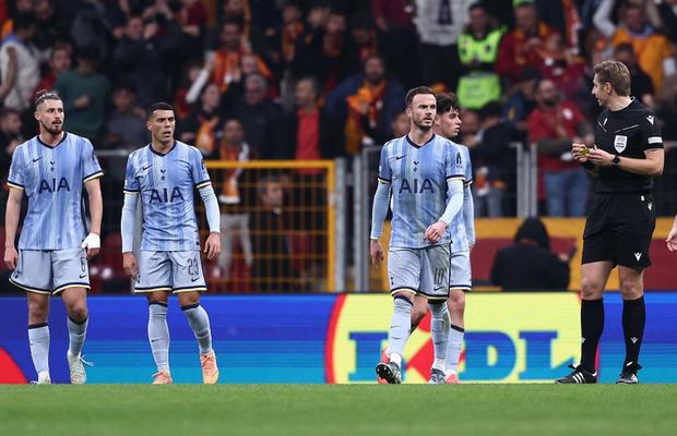 Drăgușin, eroare imensă în meciul cu Galatasaray. Spectacol cu 5 goluri în meciul din Europa League