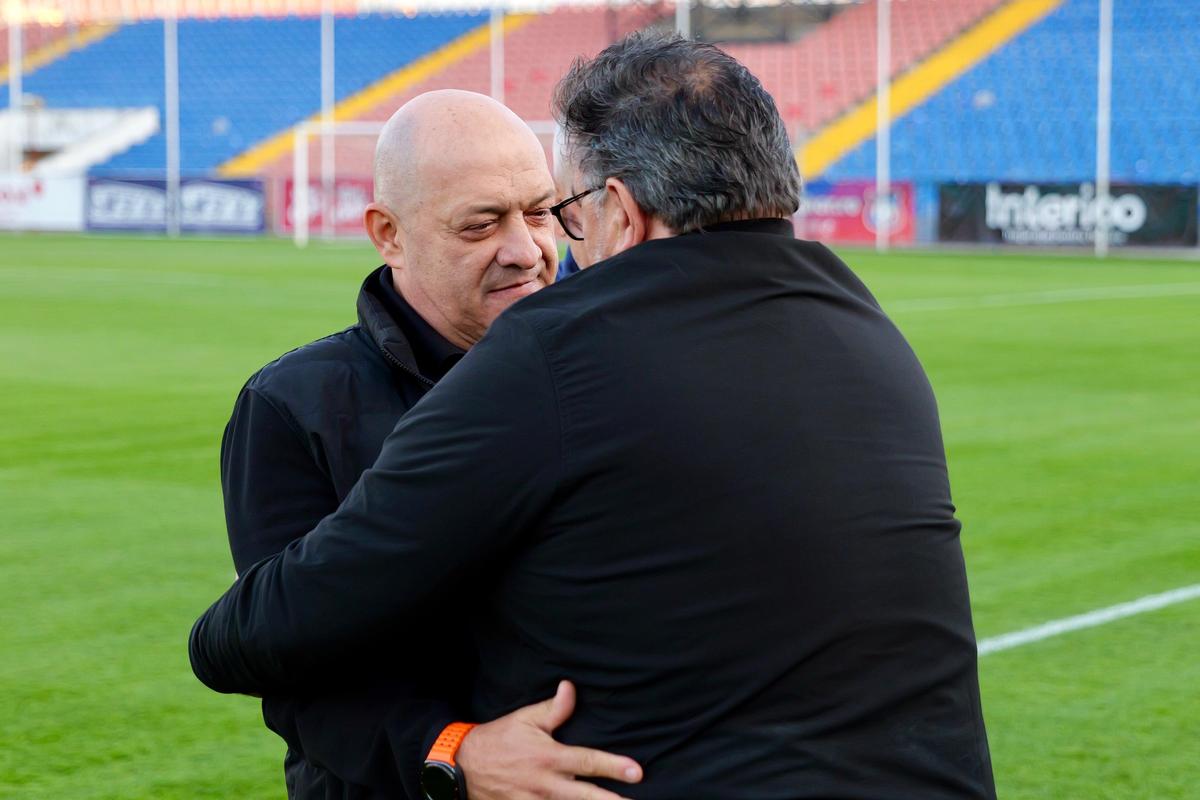 Sicriul lui Emeric Ienei, depus la stadionul din Oradea