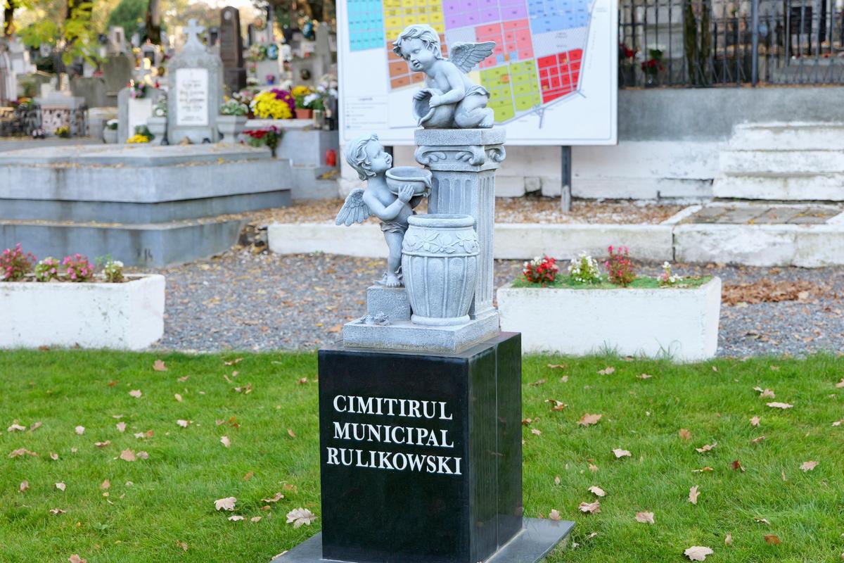 Emeric Ienei va fi îngropat alături de soție » Detaliul din fața casei din Oradea