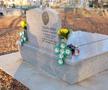 Emeric Ienei va fi îngropat alături de soție » Detaliul din fața casei din Oradea