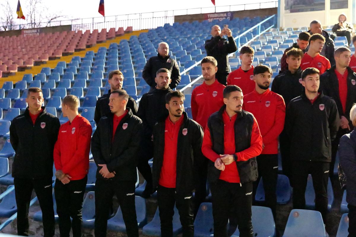 Sicriul lui Emeric Ienei, depus la stadionul din Oradea