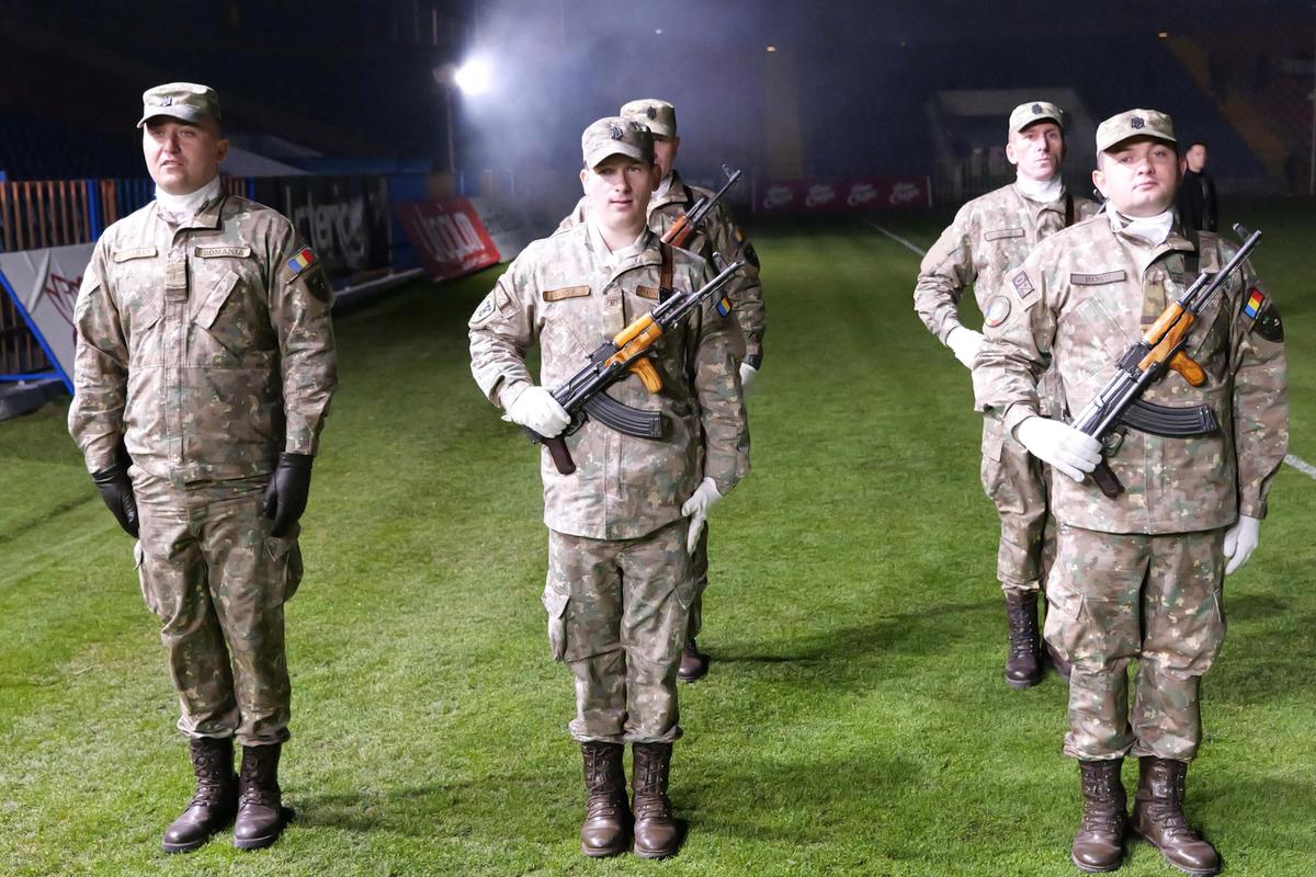 Sicriul lui Emeric Ienei, depus la stadionul din Oradea