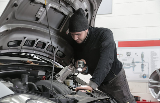 Vellis Training Center – Excelență în formarea mecanicilor și vopsitorilor auto din România