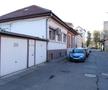 Emeric Ienei va fi îngropat alături de soție » Detaliul din fața casei din Oradea