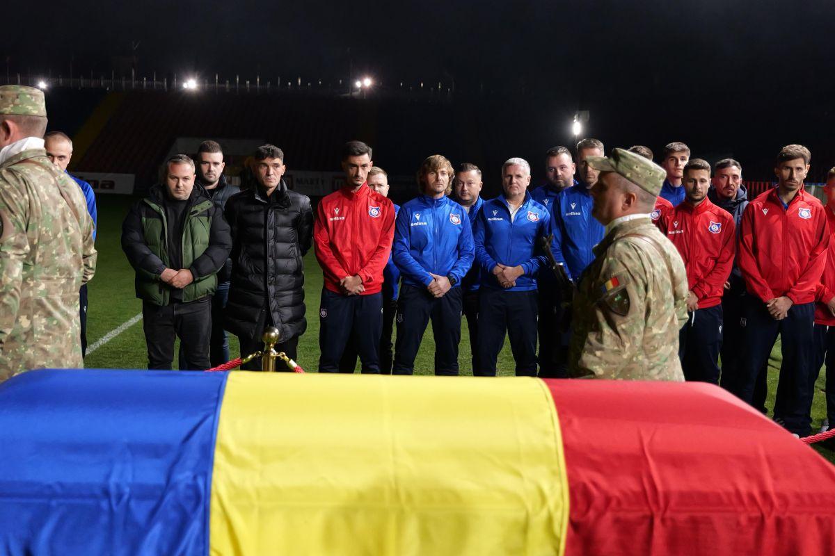 Sicriul lui Emeric Ienei, depus la stadionul din Oradea