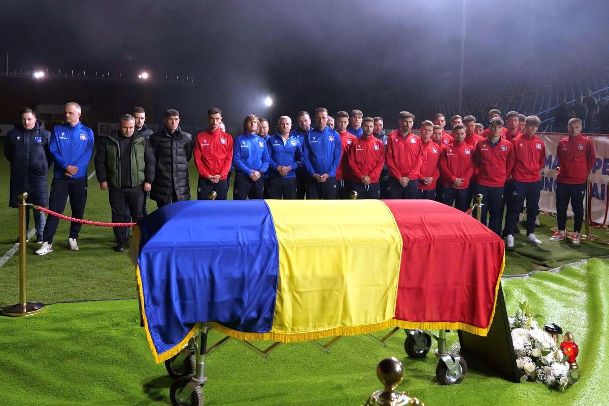 Sicriul lui Emeric Ienei, depus la stadionul din Oradea
