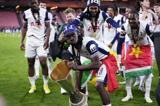 Fraudă uriașă » Mijlocașul de la Tottenham, jefuit de aproape un milion de euro!