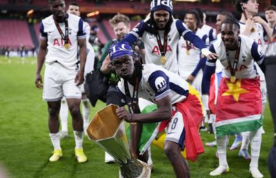 Fraudă uriașă » Mijlocașul de la Tottenham, jefuit de aproape un milion de euro!