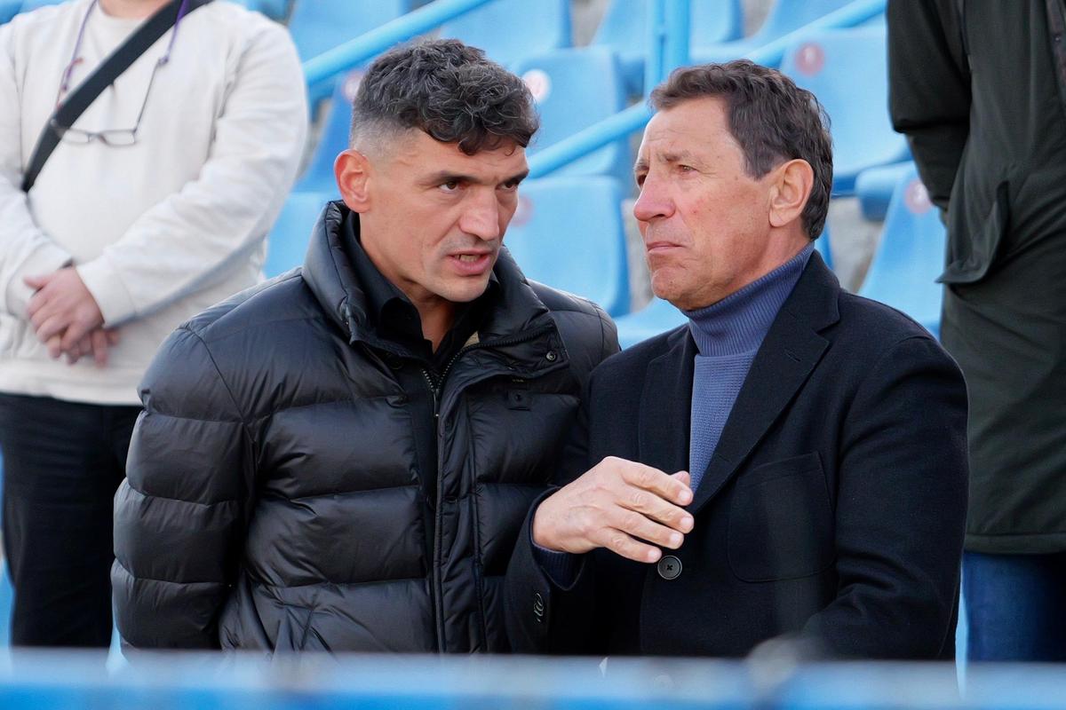Mii de oameni, torțe și un banner omagial pe stadionul din Oradea, unde a fost depus trupul lui Emeric Ienei