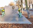 Emeric Ienei va fi îngropat alături de soție » Detaliul din fața casei din Oradea