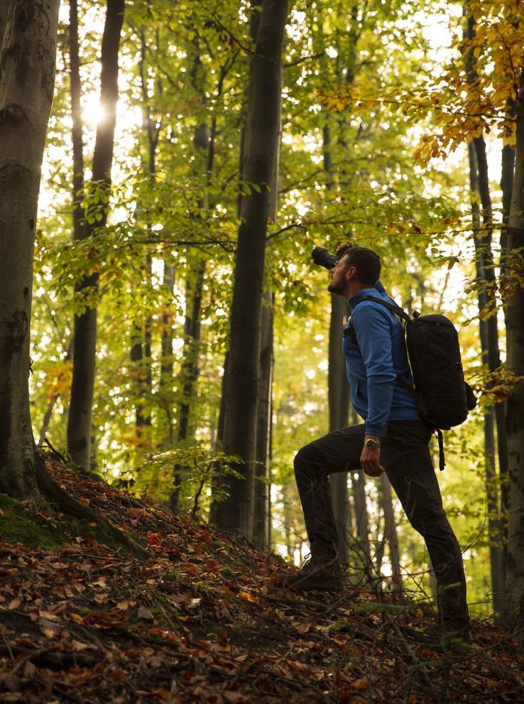 Lui Sergiu îi place mult să fotografieze în pădure