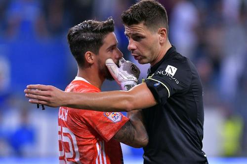 Marian Barbu, în mijlocul controverselor la un meci Craiova - Sepsi / Sursă foto: Imago Images