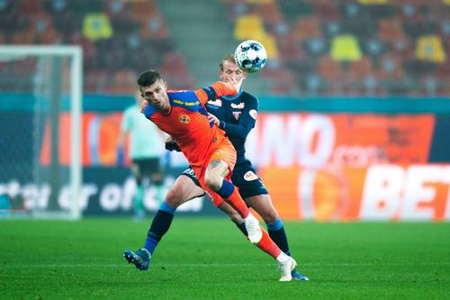 Cu UTA (2-1), Tănase și compania s-au impus numai după ce arbitrii le-au făcut cadou două lovituri de la 11 metri (foto: Raed Krishan/GSP)