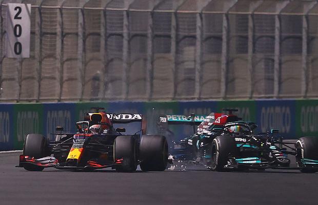 „Atunci ne-am ciocnit” » Hamilton și Verstappen, explicații pentru accidentul incredibil din Arabia Saudită