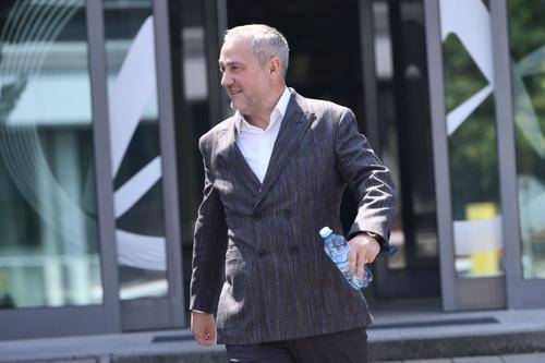 Mirel Rădoi (41 de ani) a anunțat că demisionează de la CS Universitatea Craiova. Din informațiile Gazetei, Corneliu Papură (49 de ani) va prelua echipa pentru meciurile rămase din anul 2022.