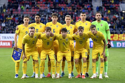 Matei Ilie, al treilea de la stânga la dreapta pe rândul de sus, cu numărul 6 // foto: Imago Images