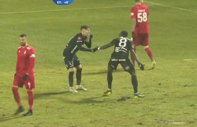 Calificarea decisă de o groapă din gazon! Moment savuros după golul decisiv din Cupa României Betano